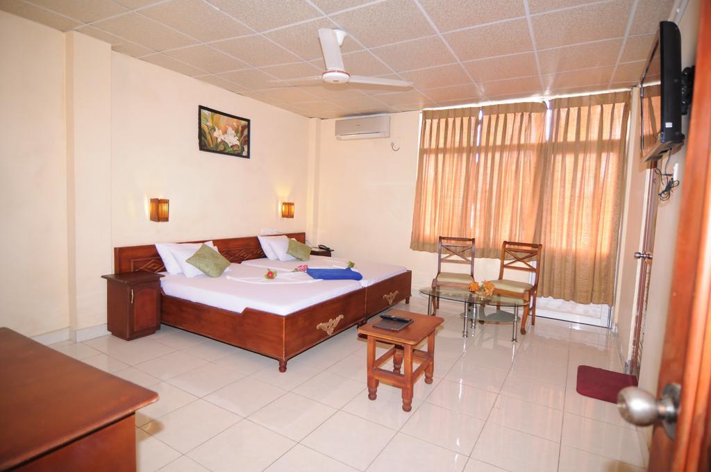 Brighten Hotel Colombo Exterior foto
